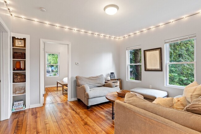 Building Photo - 13 Prospect St