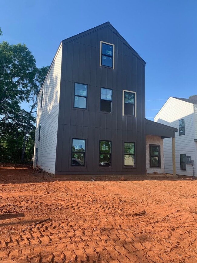 Building Photo - Awesome New Construction 5BR House Close t...