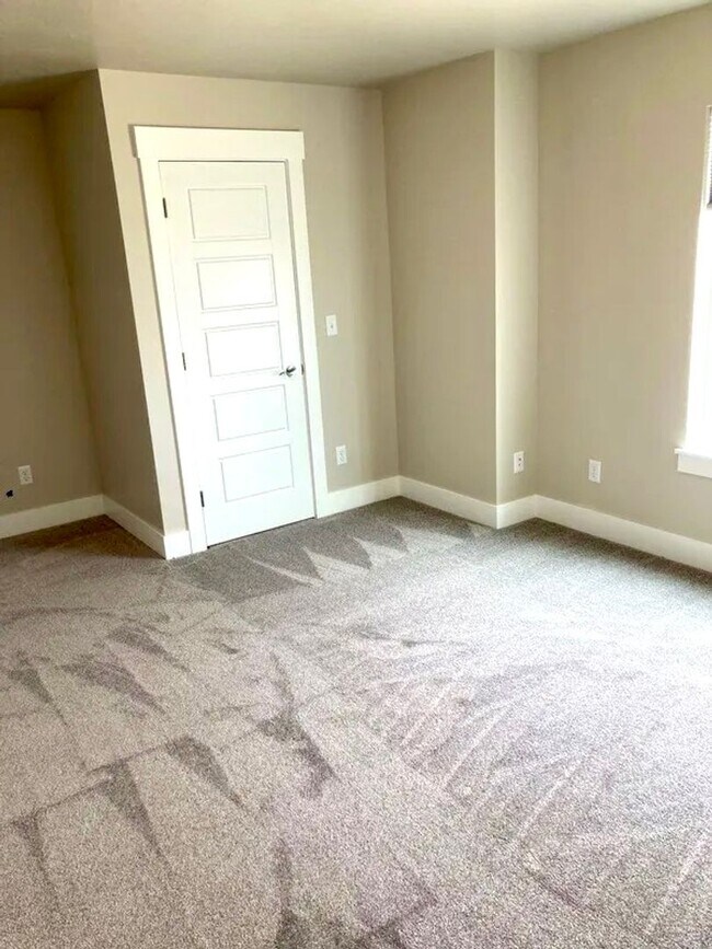Building Photo - 3267 Cabernet Dr