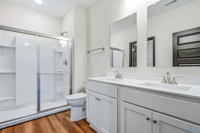 Building Photo - 292 Tercel Dr