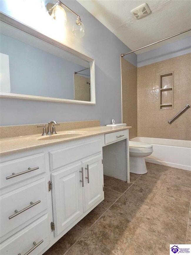 Building Photo - 888 N Woodland Dr