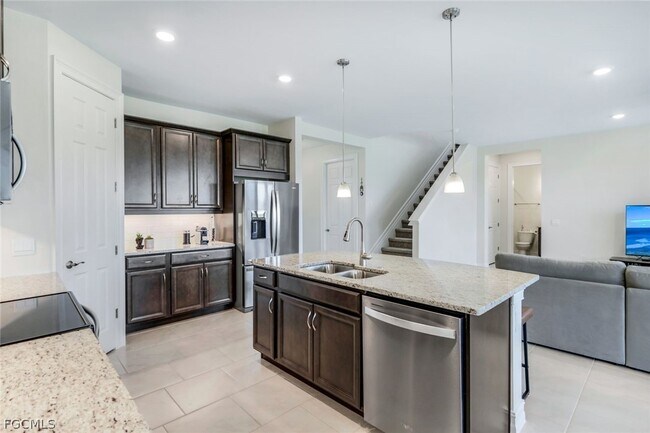 Building Photo - 421 Coral Reef Pl