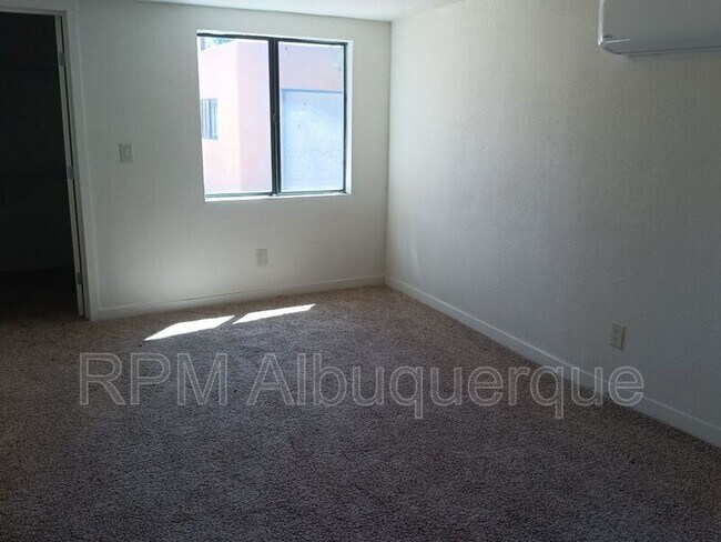 Building Photo - 504 San Clemente Ave NW