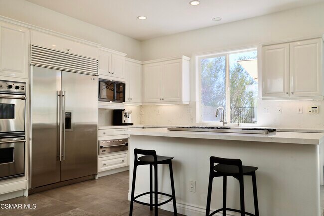 Building Photo - 6072 Mandeville Pl
