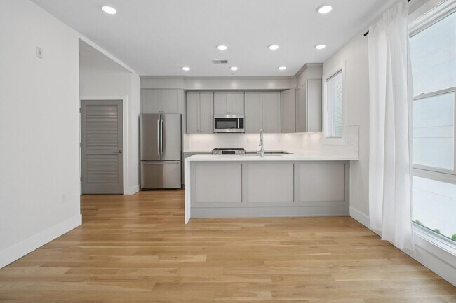 Building Photo - 382 7th St