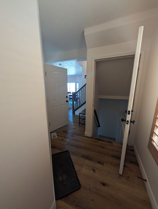 Building Photo - Beautiful 3 Bedroom Condo for Rent in Draper