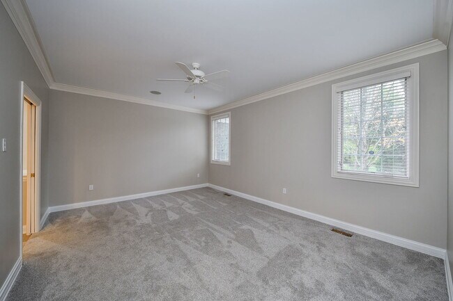 Building Photo - 325 Delnor Glen Dr