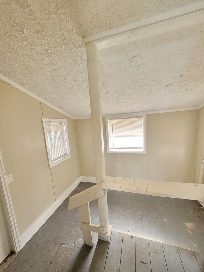 Building Photo - 5 Elegans Ave