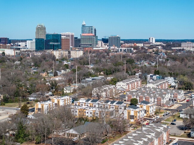 Building Photo - 611 Walnut Hts Dr