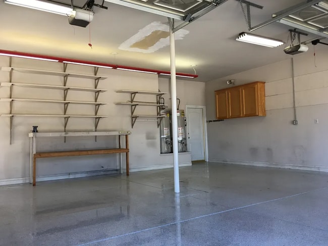 Building Photo - West Bakersfield Custom Home for Rent!