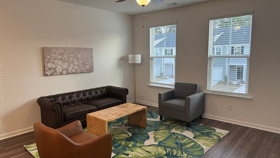 Building Photo - 157 Roxanne Dr