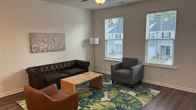 Building Photo - 157 Roxanne Dr