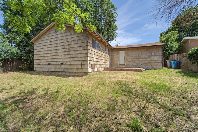 Building Photo - 3 bedroom 1 bath house in Yuba City