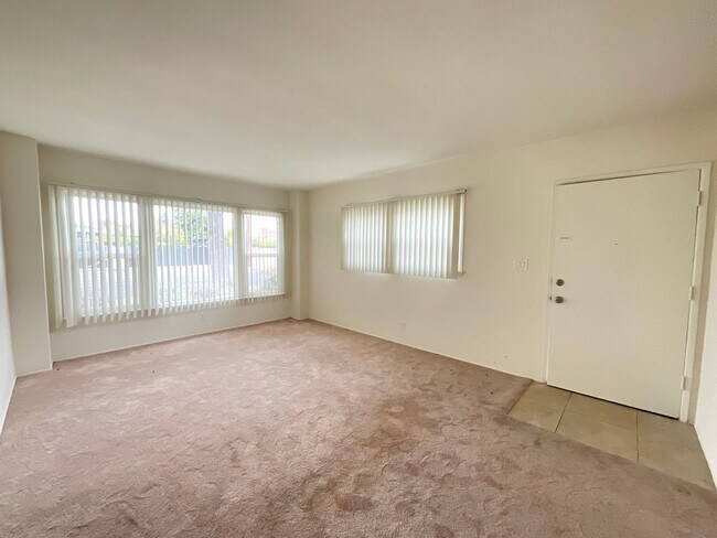 Building Photo - EAST313