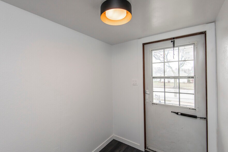 Building Photo - 3500 S Clement Ave