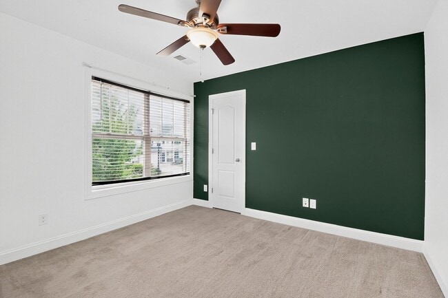 Building Photo - 549 Daventry Ct