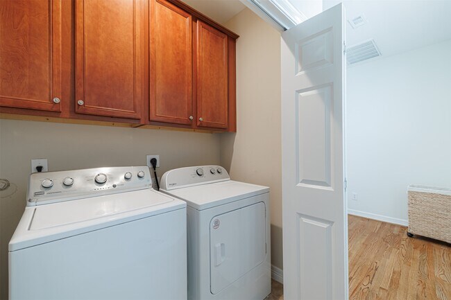 Building Photo - 3325 New Garden View Ln