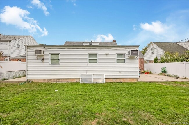 Building Photo - 1624 Wales Ave