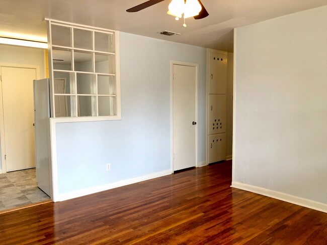 Building Photo - 3 Bed 1 Bath Move In Ready!