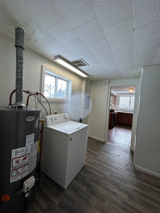 Building Photo - ** Move in Special ** 2-Bedroom, 1-Bathroom Home GOSHEN – $1,095 Month | 842 Sq. Ft.