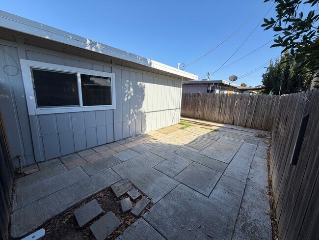 Building Photo - Fully Renovated 2-Bedroom Home with Spacious Backyard – Move-In Ready in Sacramento