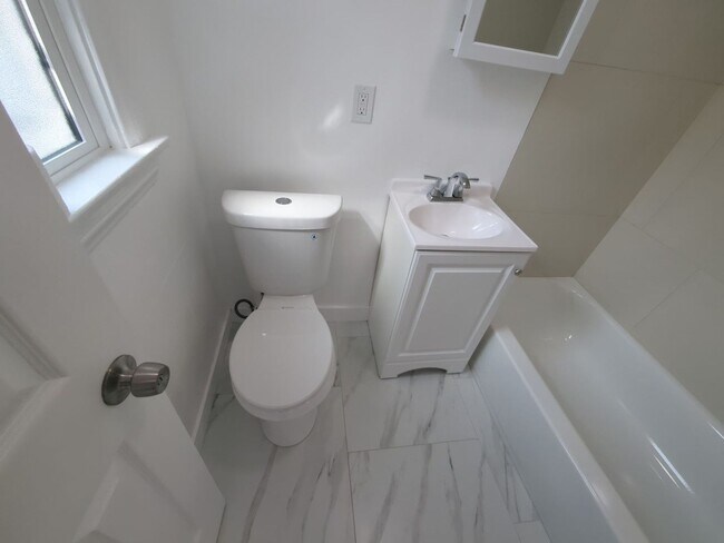 Building Photo - 4215-4217 S Budlong Ave