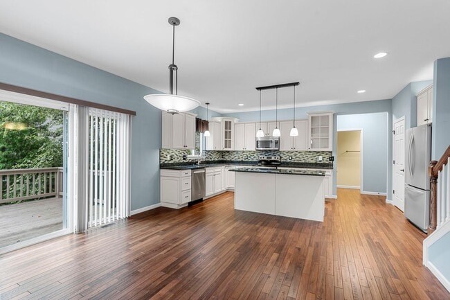 Building Photo - Stunning Former Display Home on a Quiet Cu...