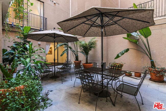 Building Photo - 625 S Berendo St