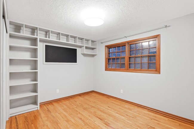 Building Photo - Charming Lake Oswego Home on Large Corner Lot – 3BR, 2.5BA + Bonus Room