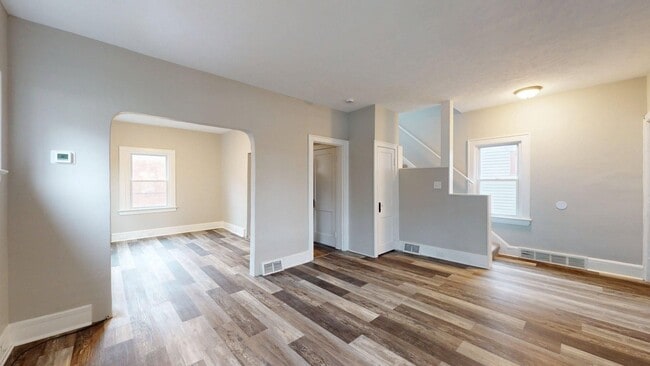 Building Photo - Edgewater Neighborhood - 3 bedroom - 2 Bat...