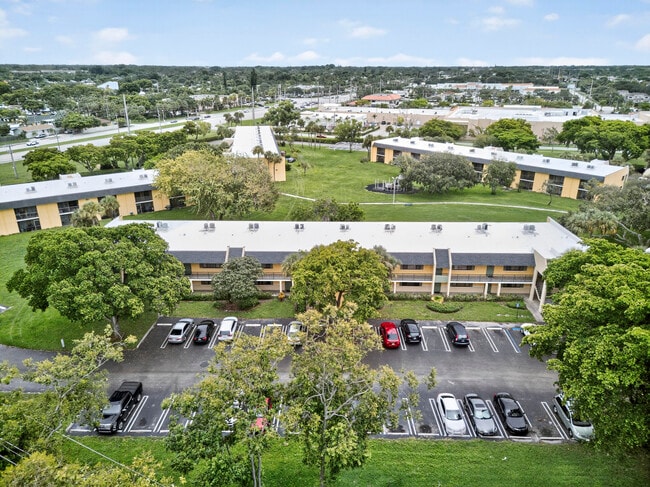 Building Photo - 913 Meadows Cir