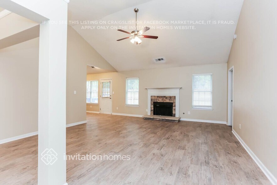 Building Photo - 4890 Larkspur Ln