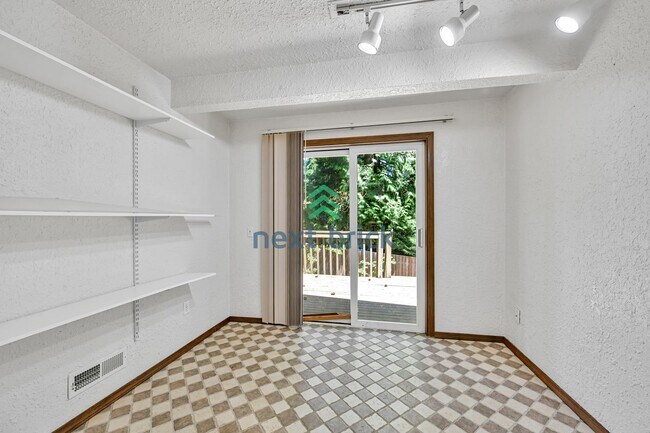 Building Photo - 4 BED & 2.5 BATH SINGLE FAMILY HOUSE FOR RENT