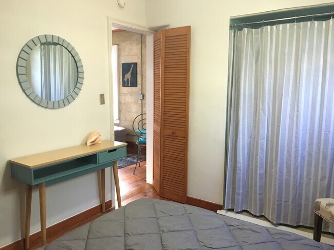 Building Photo - 536 NW 47th St