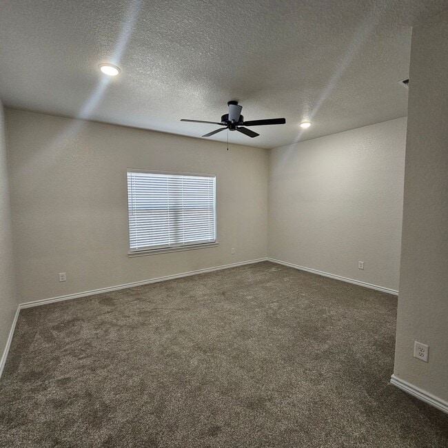 Building Photo - Beautiful new custom home