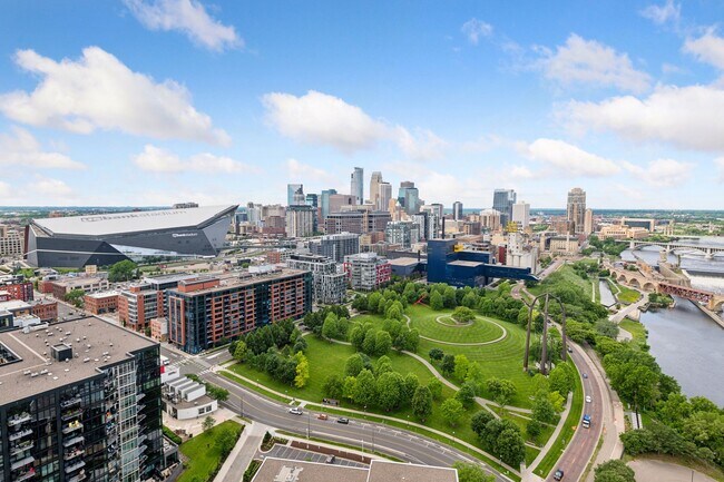 Building Photo - 1111 W River Pkwy