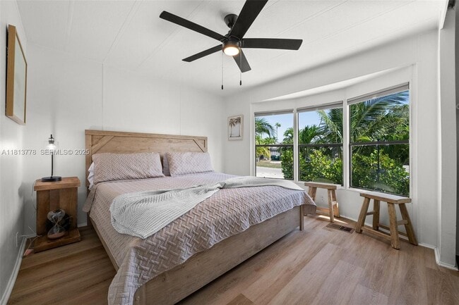 Building Photo - 648 E Palm Ave