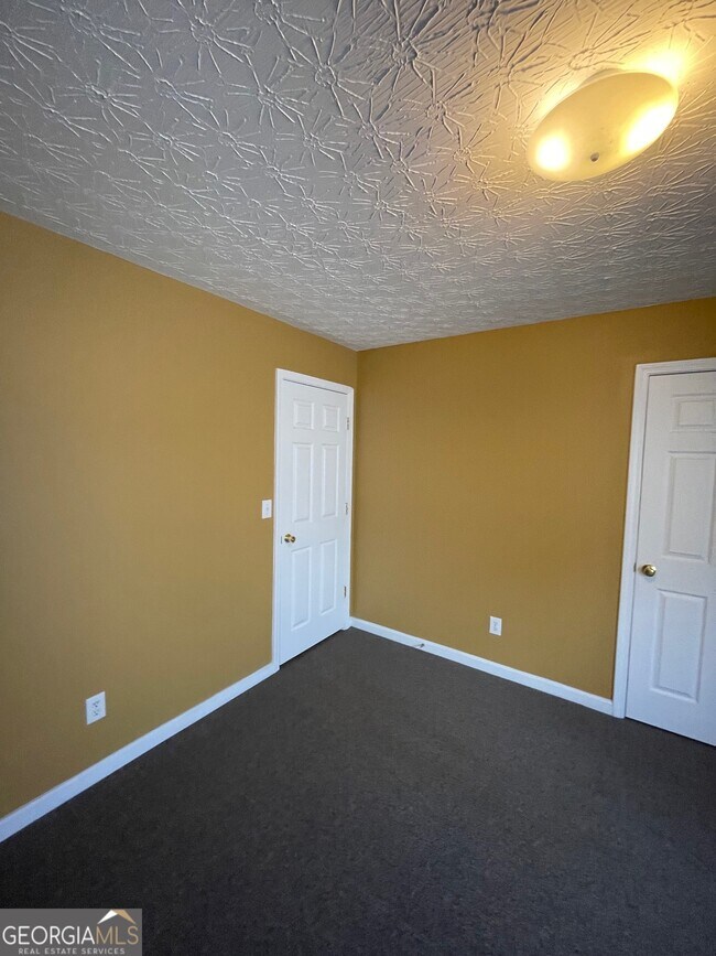 Building Photo - 363 Arrowhead Dr