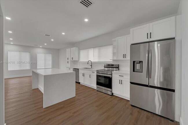 Building Photo - 1733 NW 16th St