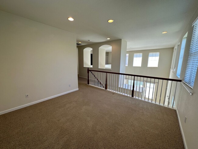 Building Photo - Beautiful 5 Bedroom, 3 Bath Mountain House...