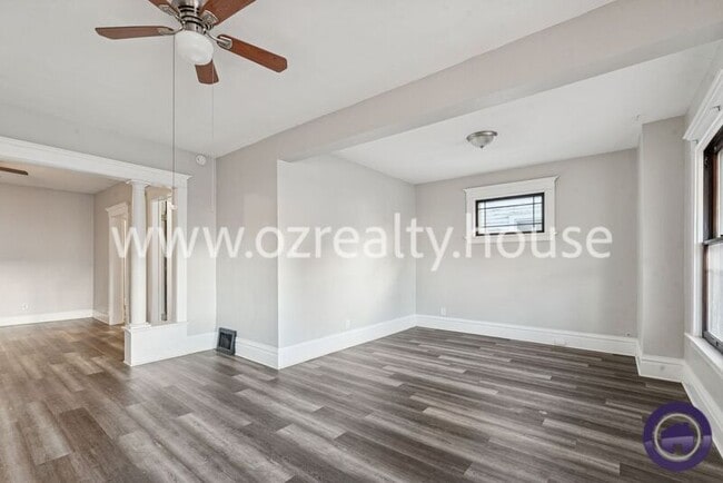 Building Photo - 2824 Chestnut St