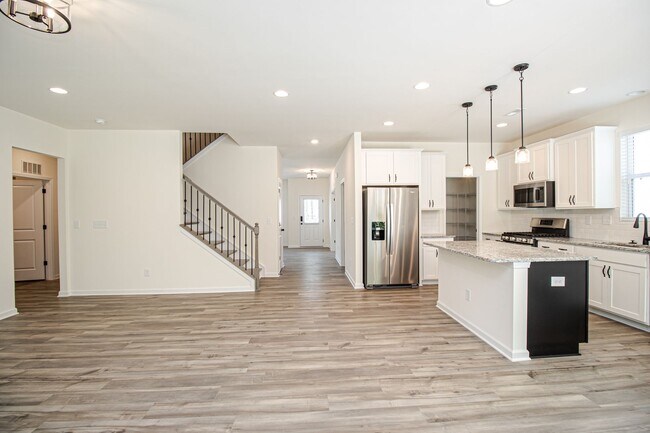Building Photo - Great Wesley Chapel Location!