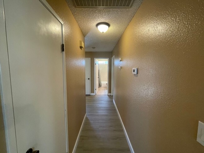 Building Photo - 3233 Nightingale Dr