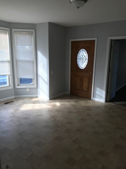 Building Photo - 19 Hobart St