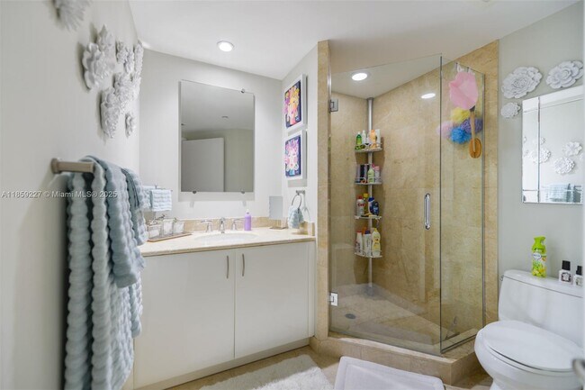 Building Photo - 1331 Brickell Bay Dr
