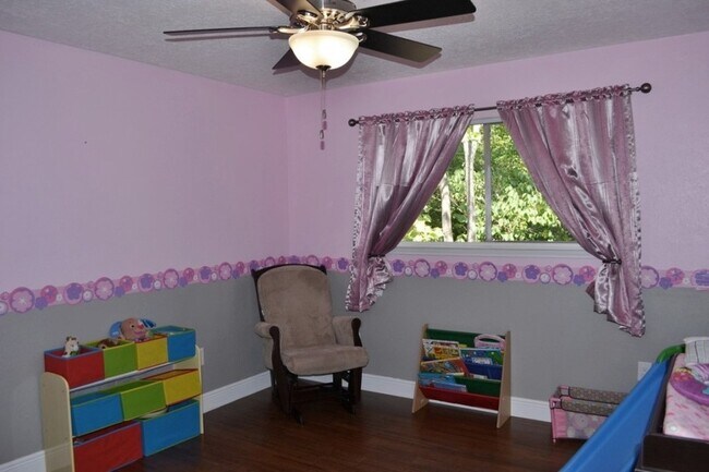 Building Photo - 43 Hickory Oak Dr