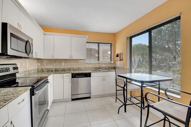 Building Photo - 5715 Fairway Park Dr