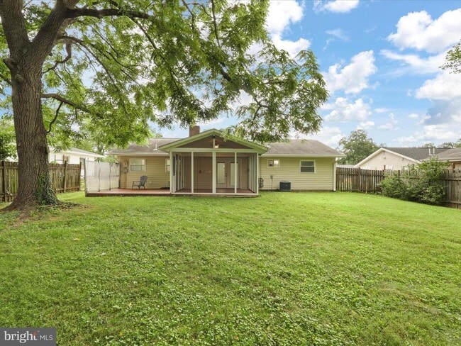 Building Photo - 804 W Nettle Tree Rd