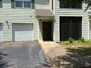 Building Photo - Auburn Condo- Fully updated, close to campus