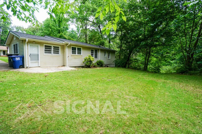 Building Photo - 1901 Buttercup Dr